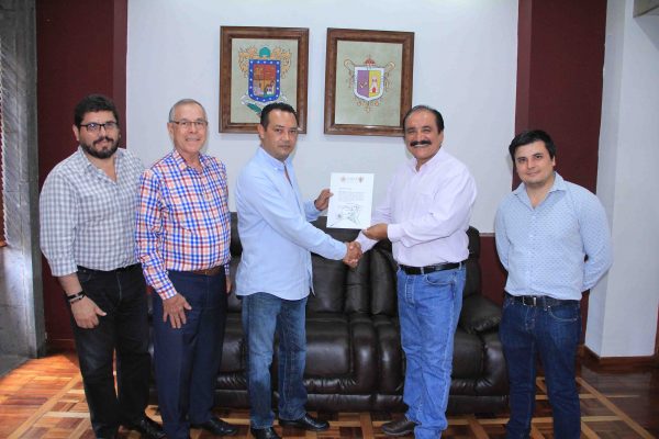 Entrega Edil nombramiento a Arturo Gámez; nuevo Tesorero Municipal