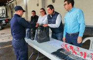 Rafael Melgoza entregó uniformes a personal de Seguridad Pública en Tangancícuaro