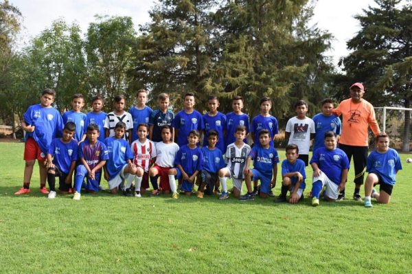 Equipos de futbol de Chavinda conviven en encuentros amistosos con equipos de Zamora