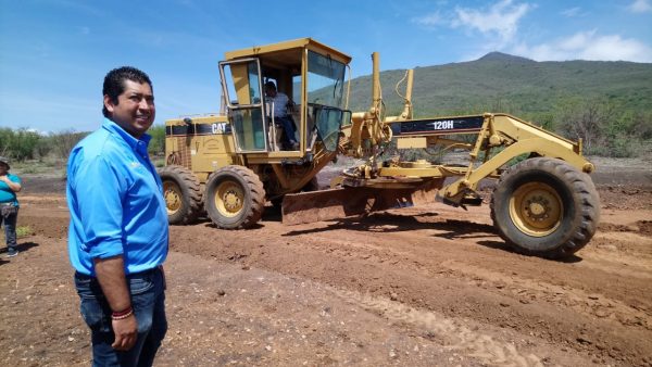 Continúa descentralización de servicios municipales al visitar comunidades de Tangancícuaro