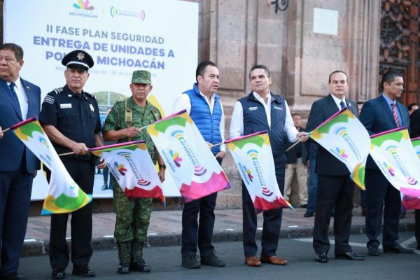 Entrega de 100 patrullas, refuerza plan Integral de Seguridad: Silvano Aureoles