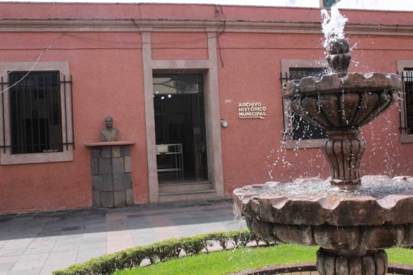 Archivo Municipal expone documentos históricos de Porfirio Días, Benito Juárez y Miguel Hidalgo y Costilla