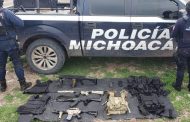 Asegura Policía Michoacán armas, cartuchos y dos vehículos, en Ecuandureo