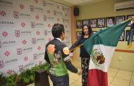 Adriana abandera a deportista  jaconense que participará en competencia mundial
