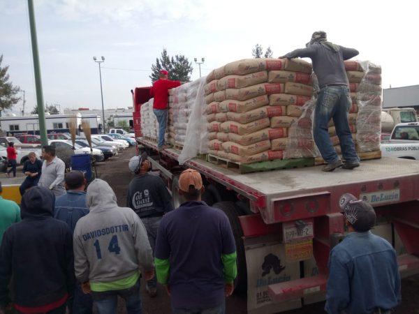 Gobierno Municipal realizó entrega de 36 toneladas de cemento y mortero En beneficio de 160 familias zamoranas