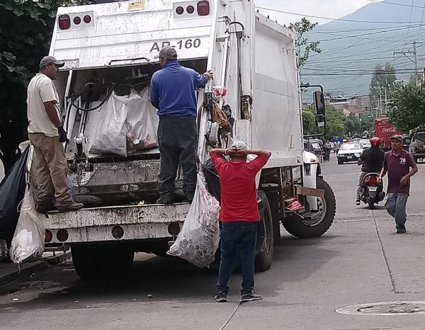 Mercados de Zamora generan 8 toneladas diarias de basura