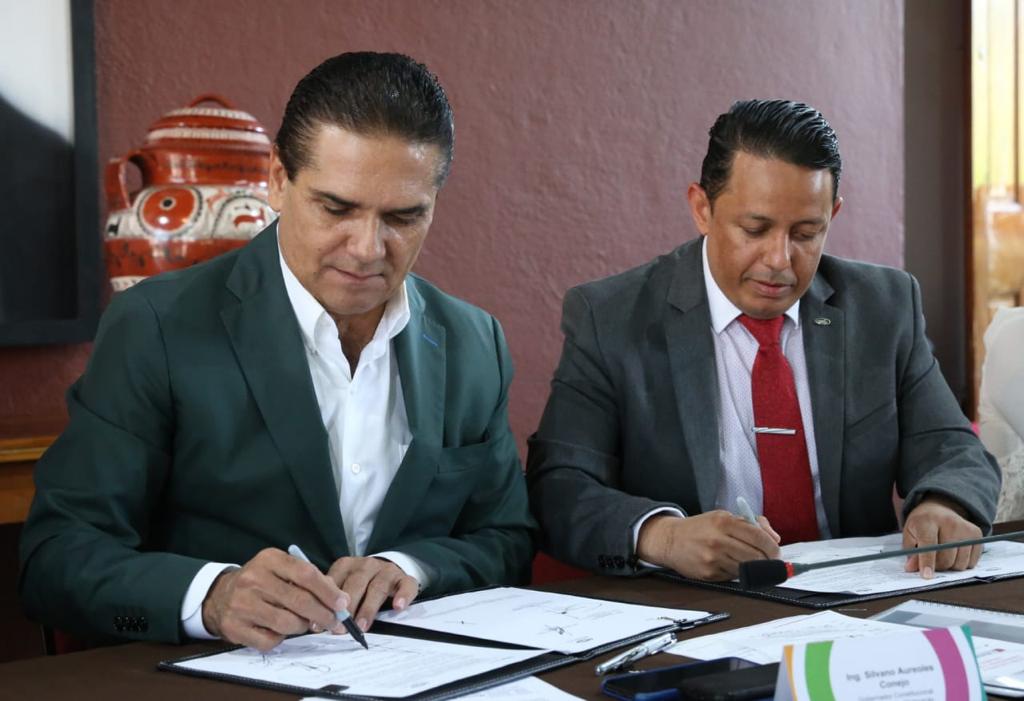Firman Gobernador y CMIC convenio para impulsar obra social en Michoacán