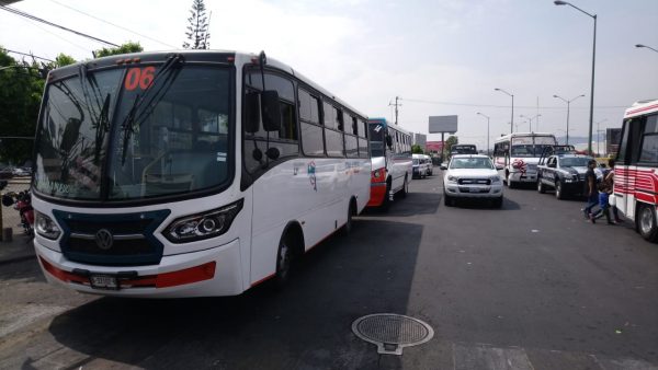 Transportistas piden denunciar carreras de microbuses en rutas de circulación