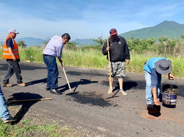 Arturo Hernández cumple compromiso de mejorar tramo carretero Tangancícuaro-Tlazazalca