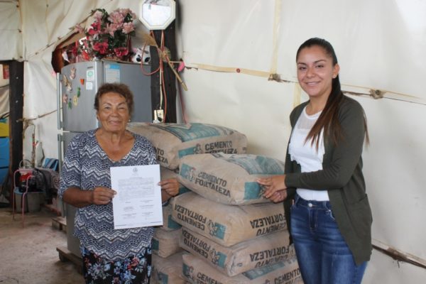 Ayuntamiento entrega productos del programa de Mejoramiento de Vivienda