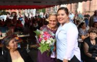 Presidenta del DIF Zamora coronó a la ganadora de “Miss 60”