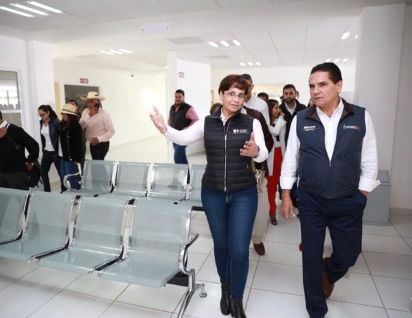 Entrega Gobernador nuevo y ampliado Centro de Salud en Tancítaro