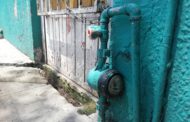 Usuarios de SAPAZ rechazan instalación de medidores, en tanto desperdician 7 mdp anuales en agua