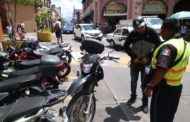 Comerciantes piden acciones concretas ante invasión de motos en espacios para autos