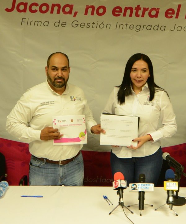 ADRIANA FIRMA CONVENIO DE GESTIÓN INTEGRADA CONTRA EL DENGUE EN JACONA
