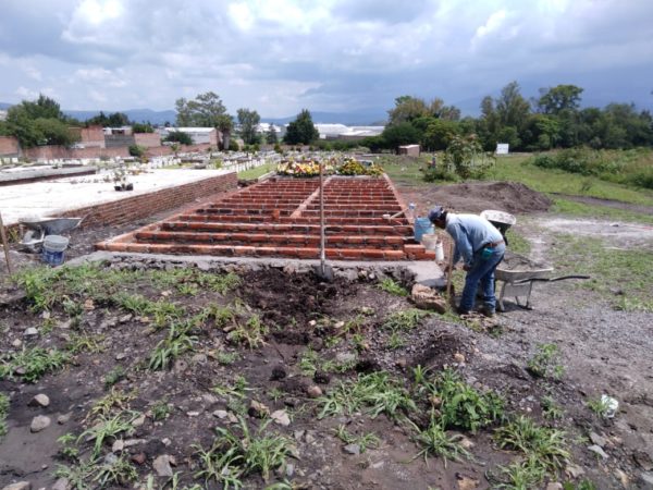 Continúa trabajo de mejoras en el Panteón Municipal “Jardín Resurrección”