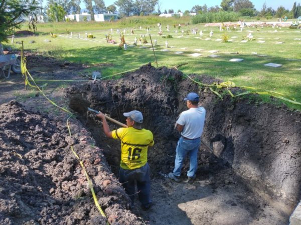 Ayuntamiento local lleva a cabo construcción de fosa séptica en panteón “Resurrección”