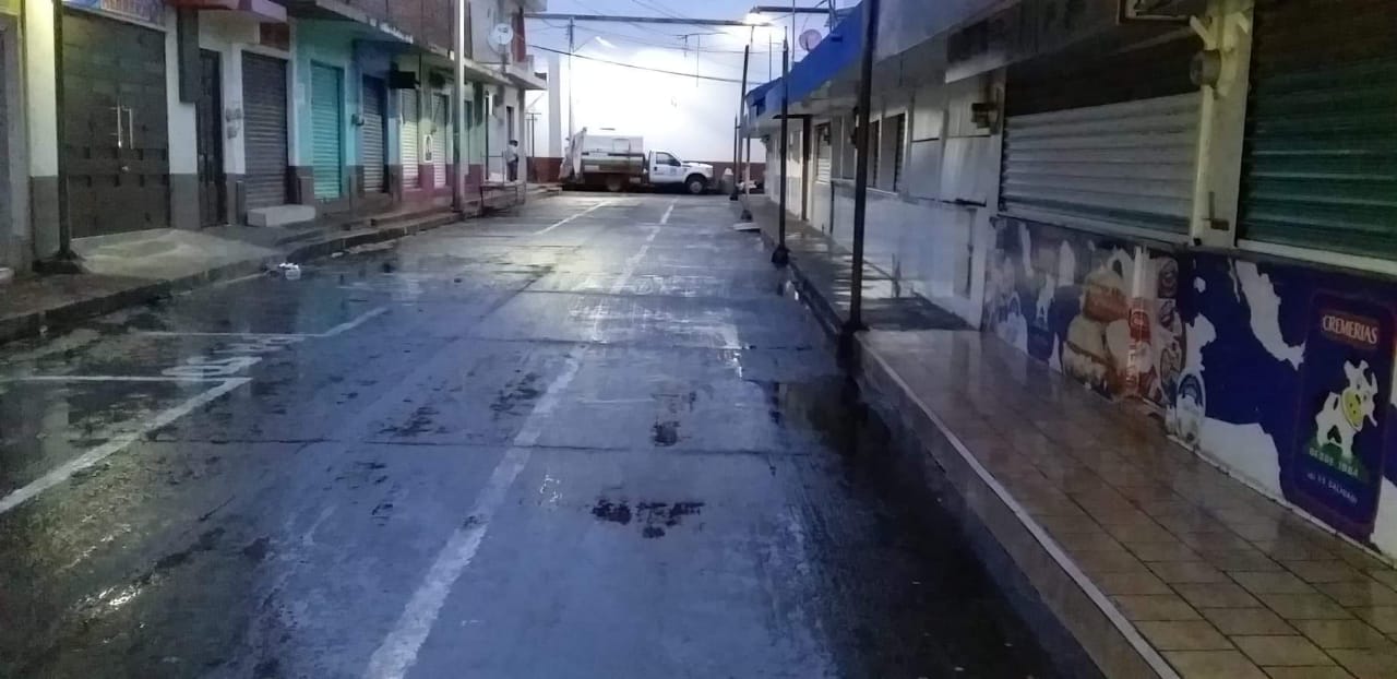 Realizan limpieza en Mercado Benito Juárez en Tangancícuaro