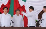 Entrega Gobernador condecoración Constitución de Apatzingán