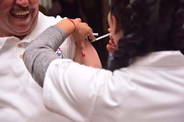 Arrancó campaña de vacunación contra influenza en Jacona