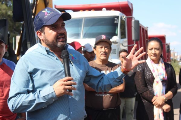Inician labores de rehabilitación de caminos sacacosechas en Ixtlán