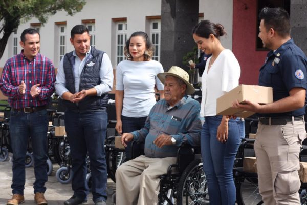 Gobierno de Ecuandureo hizo entrega de distintos apoyos a personas con discapacidad y adultos mayores