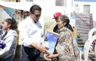 Entrega Gobernador apoyos a damnificados por lluvias en Zitácuaro
