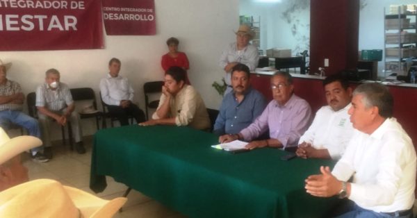 Juan García y Reynaldo Cabrera delegado y suplente de Jacona ante la Junta Local de Sanidad Vegetal