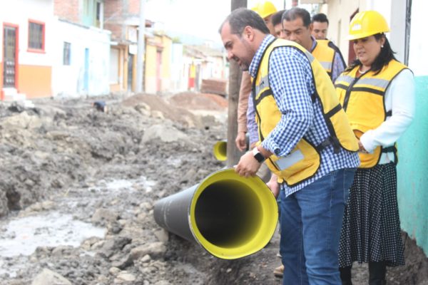 Ángel Macías supervisó obra en proceso de construcción en Ixtlán