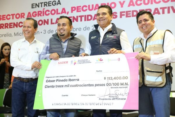 Entrega Gobernador apoyos a productores de municipios de alta y muy alta marginación