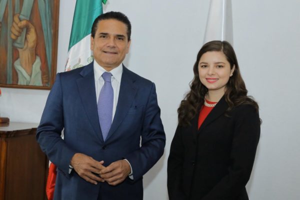 Jóvenes, orgullo de Michoacán: Silvano Aureoles