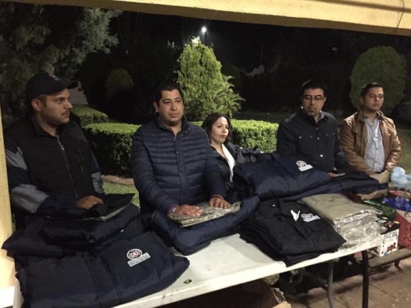 Rafael Melgoza entregó uniformes al cuerpo de Bomberos y Protección Civil