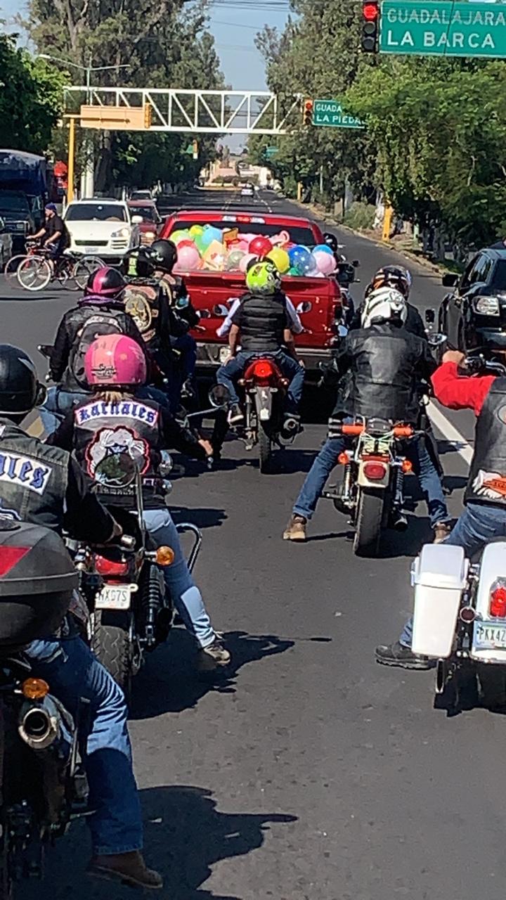 Motociclistas Unidos Zamora-Jacona regalaron juguetes y ayudan a Reyes Magos