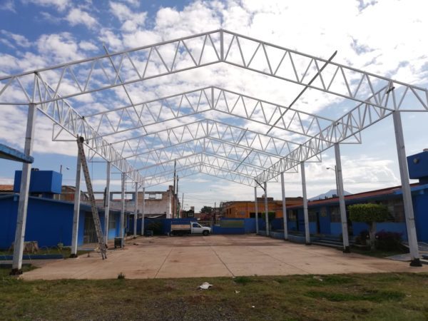 Avanza construcción de techumbre para el kínder “Nezahualcóyotl”