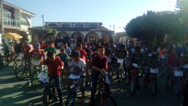 Organizan Paseo en Bici familias de Ario