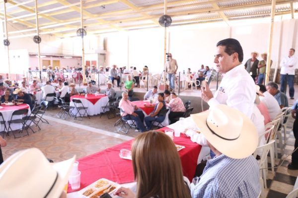 Intercambian Michoacán y Tepic experiencias en educación y ganadería