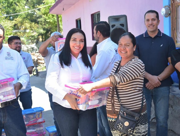 GOBIERNO MUNICIPAL BENEFICIÓ A 50 FAMILIAS CON ENTREGA DE DESPENSAS