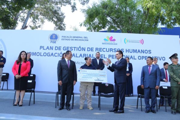 Logra Michoacán homologación salarial de personal operativo de FGE