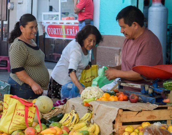 Condonarán cobro a comerciantes del mercado y plaza principal en Tangancícuaro