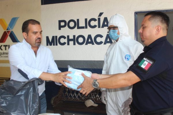 Ángel Macías realizó entrega de insumos médicos en Ixtlán