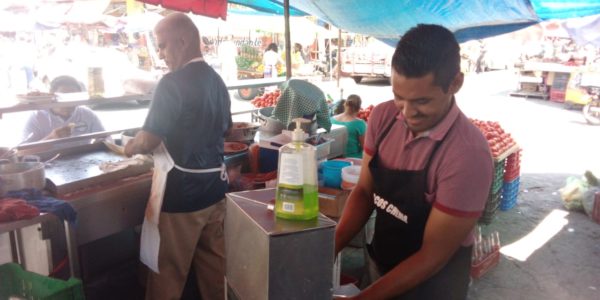 Ambulantes piden a autoridades colocar lavamanos en periferias del Mercado Hidalgo