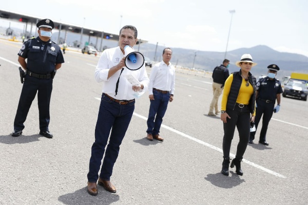 Refuerza Gobernador filtros sanitarios en las entradas a Michoacán