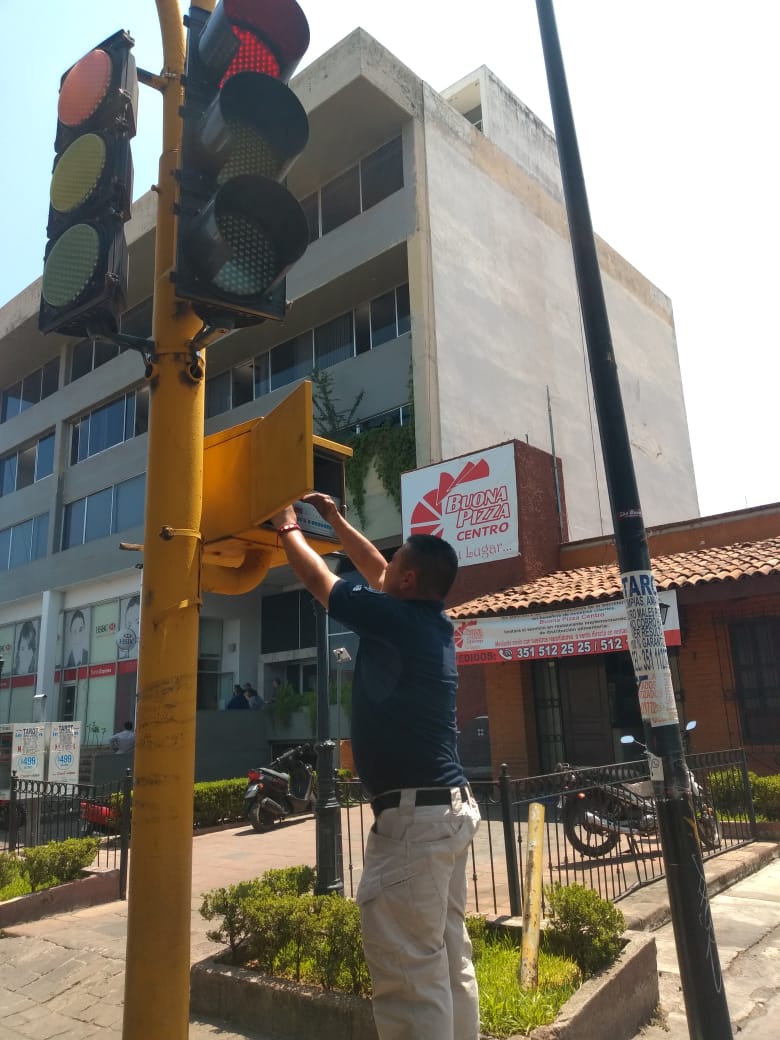 Repara Policía y Tránsito municipal semáforos de la ciudad