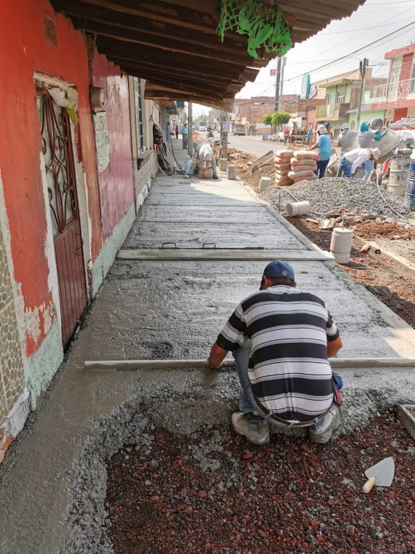 90% de avance en construcción de banquetas en Juárez Poniente