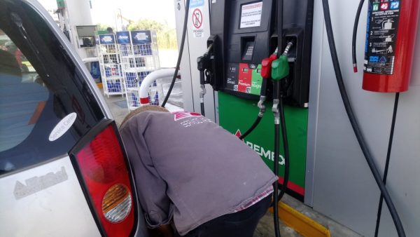Precio de la gasolina subió casi 3 pesos en los últimos días en estaciones locales
