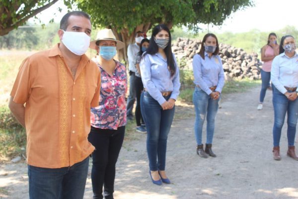 Inician trabajos de rehabilitación de vía de acceso a colonia San Hipólito en Ixtlán