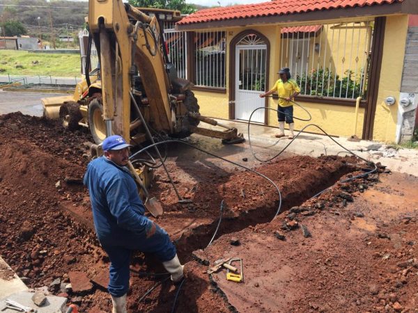 Repara SAPAZ tubería de agua potable en Ex Hacienda del Refugio