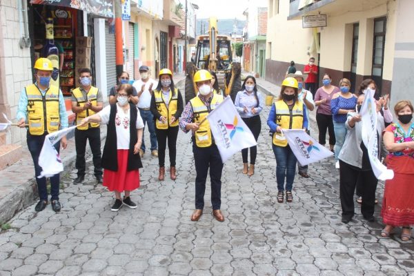 En Ixtlán inician labores de rehabilitación de calle Juárez