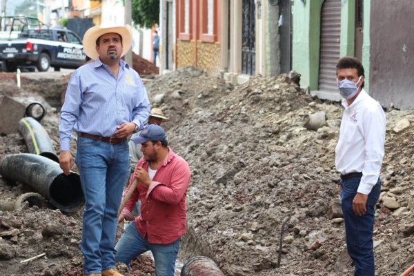 Ángel Macías realizó supervisión de avance de obra en calle Juárez de Ixtlán