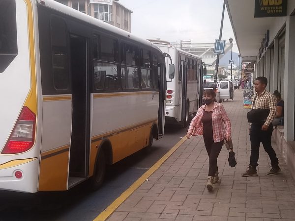 Transportistas reiteran a usuarios respetar paradas de servicio establecidas